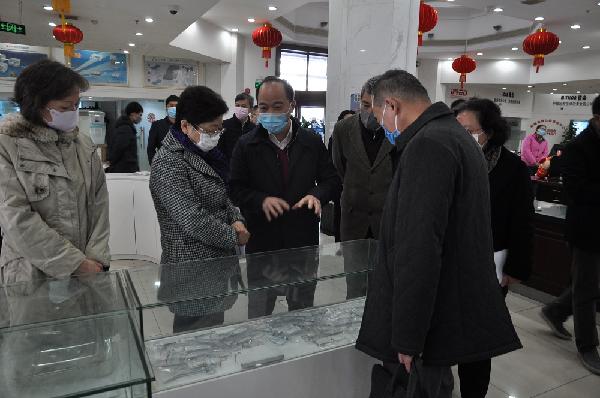 上海市政协政协副主席、党组副书记方惠萍一行赴k8凯发控股医疗器械调研