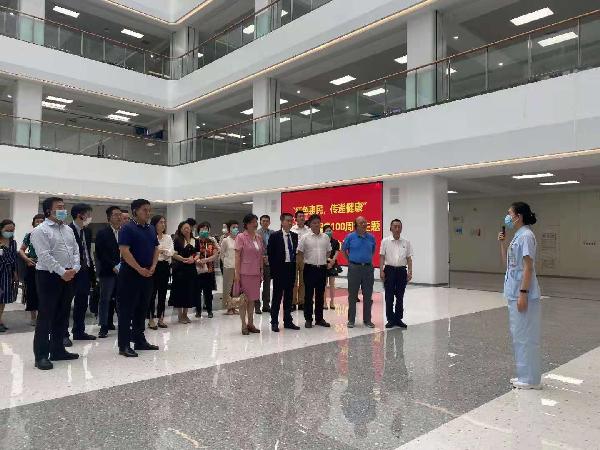 医者仁心“庆百年”，服务为荣“新十年” | k8凯发控股助力“银蛇奖”获得者赴福州开展义诊