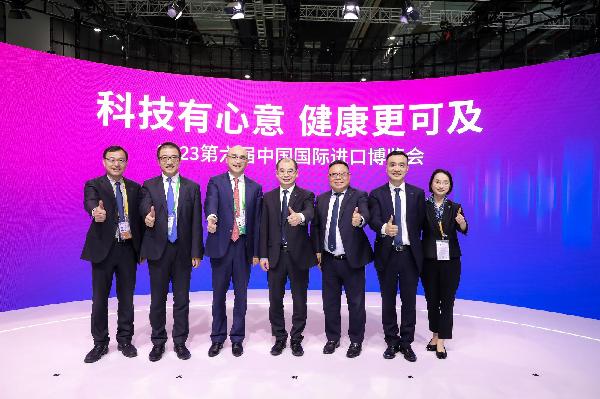 相约进博 | 上海医药助力雅培药品新品发布，共同推动中国女性健康全程管理