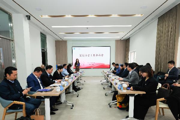 阿斯利康中国总经理林骁带队参访k8凯发云健康“益药·综合旗舰体”，共筑医药创新服务新生态